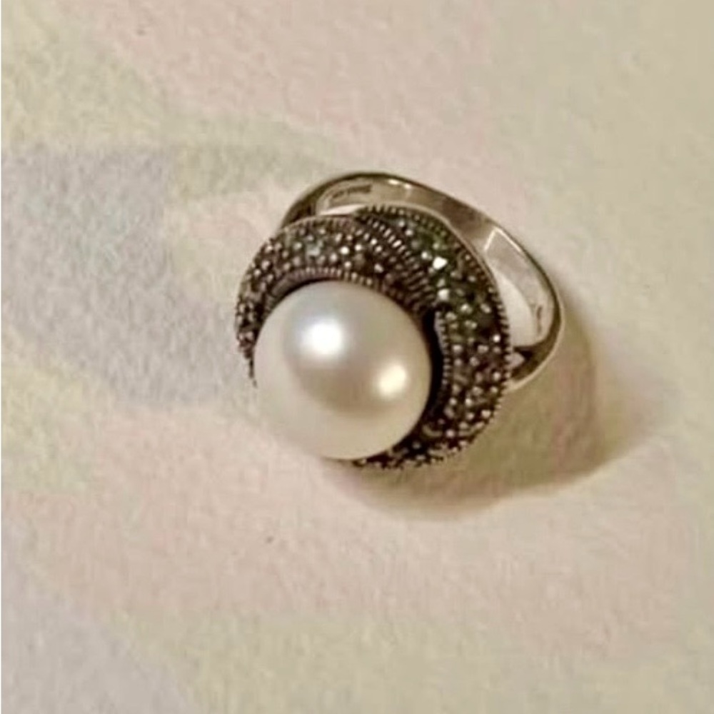 Rare and Elegant Sterling Silver Mabe Pearl and Marcasite Pearl Ring. Size 7